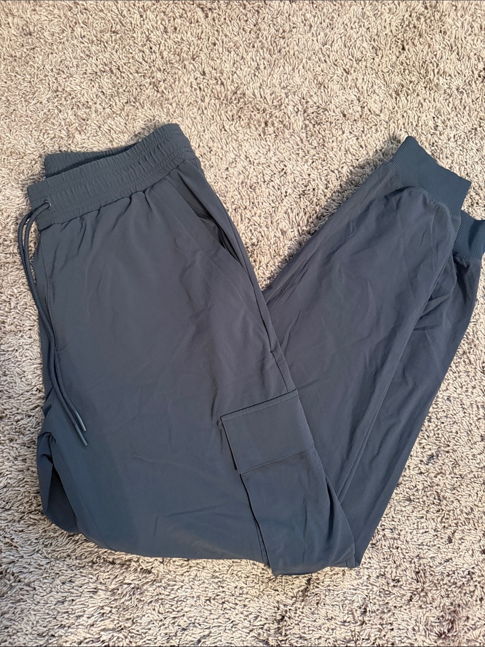 ALO Yoga Men's Slate Gray Cargo Joggers
